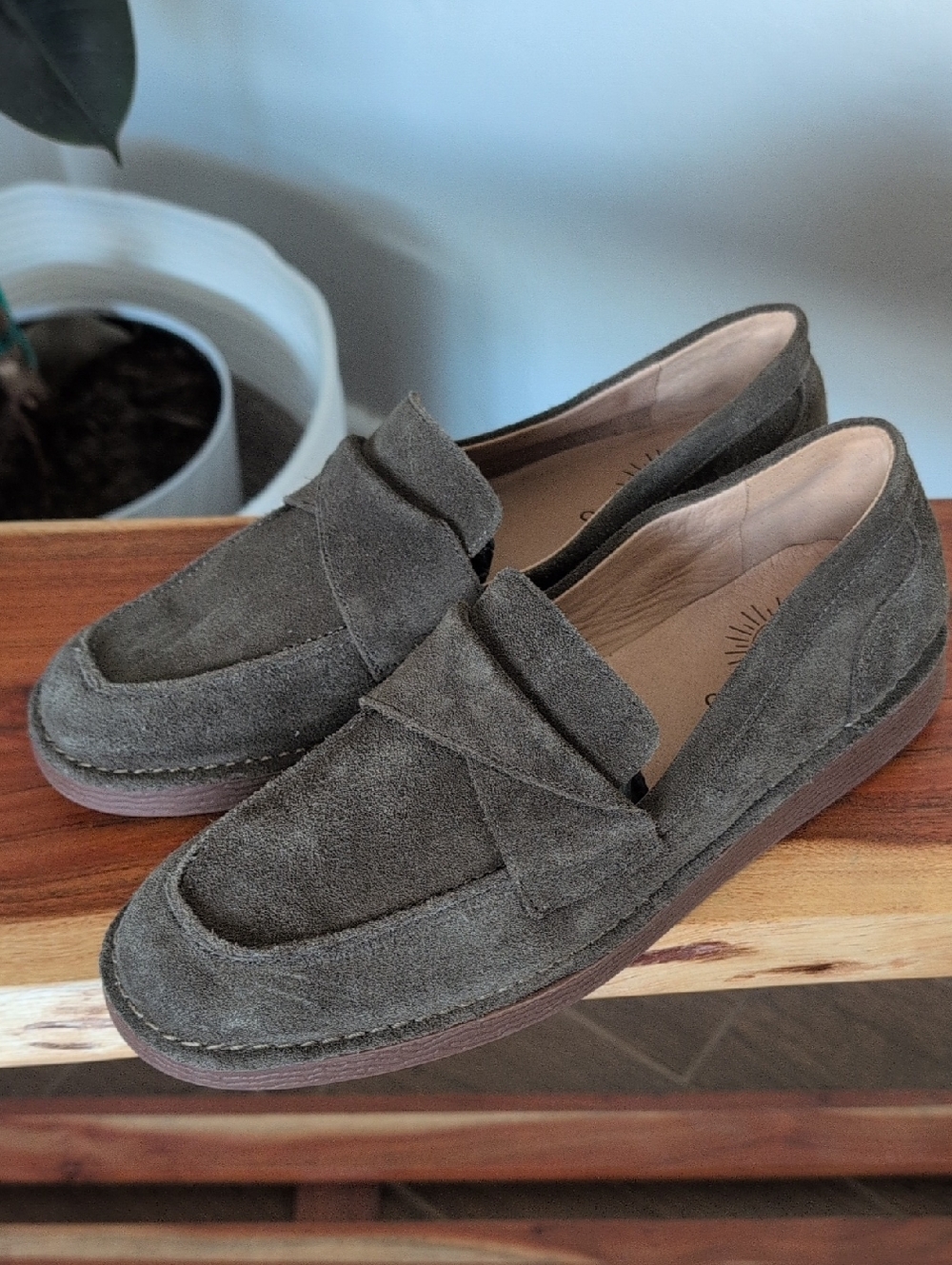 New Brioso Clarence Suede Twisted Loafer Shoes 7.5